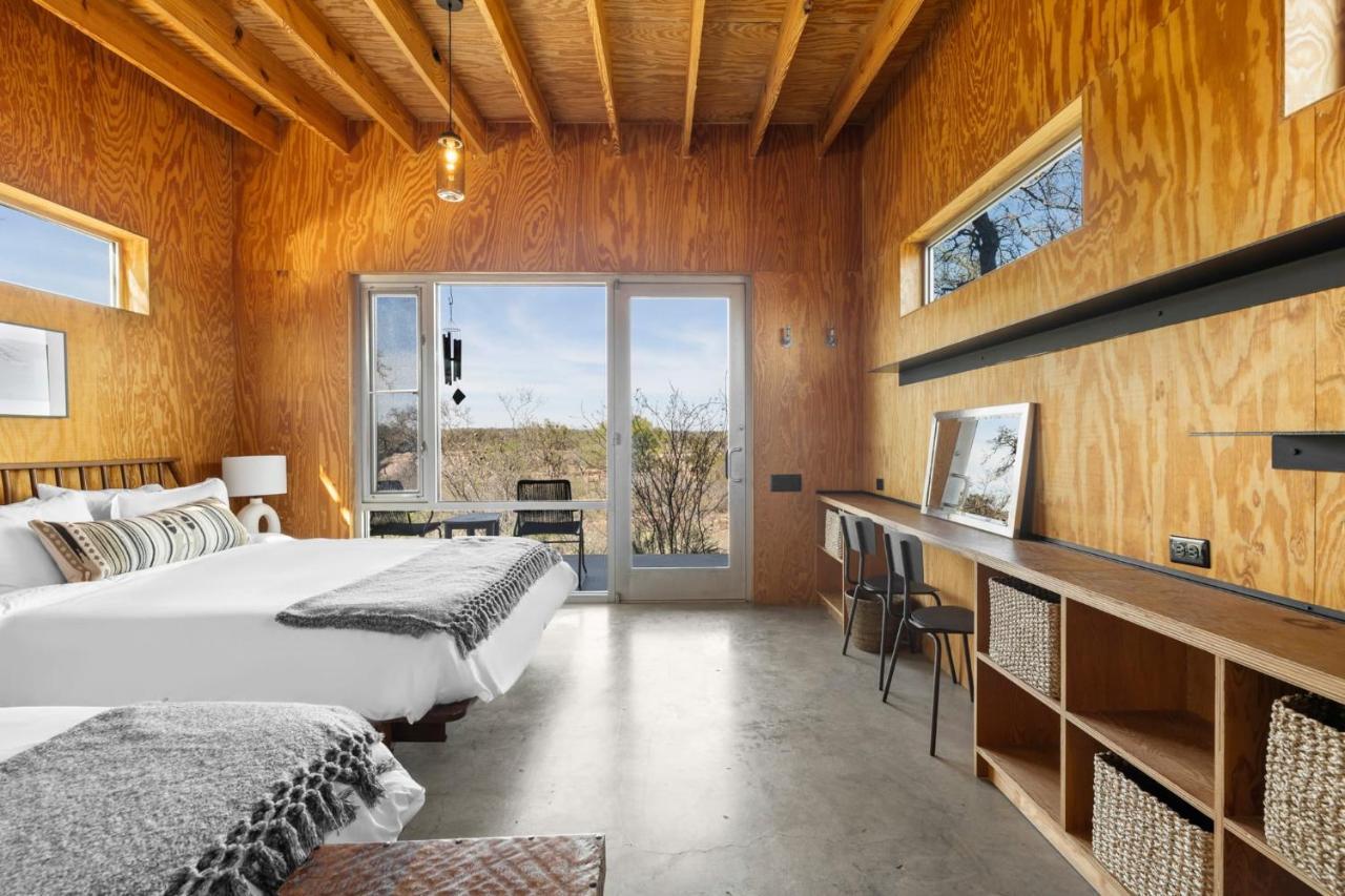 Lazo House - Riverfront With Overlooking Llano River 외부 사진