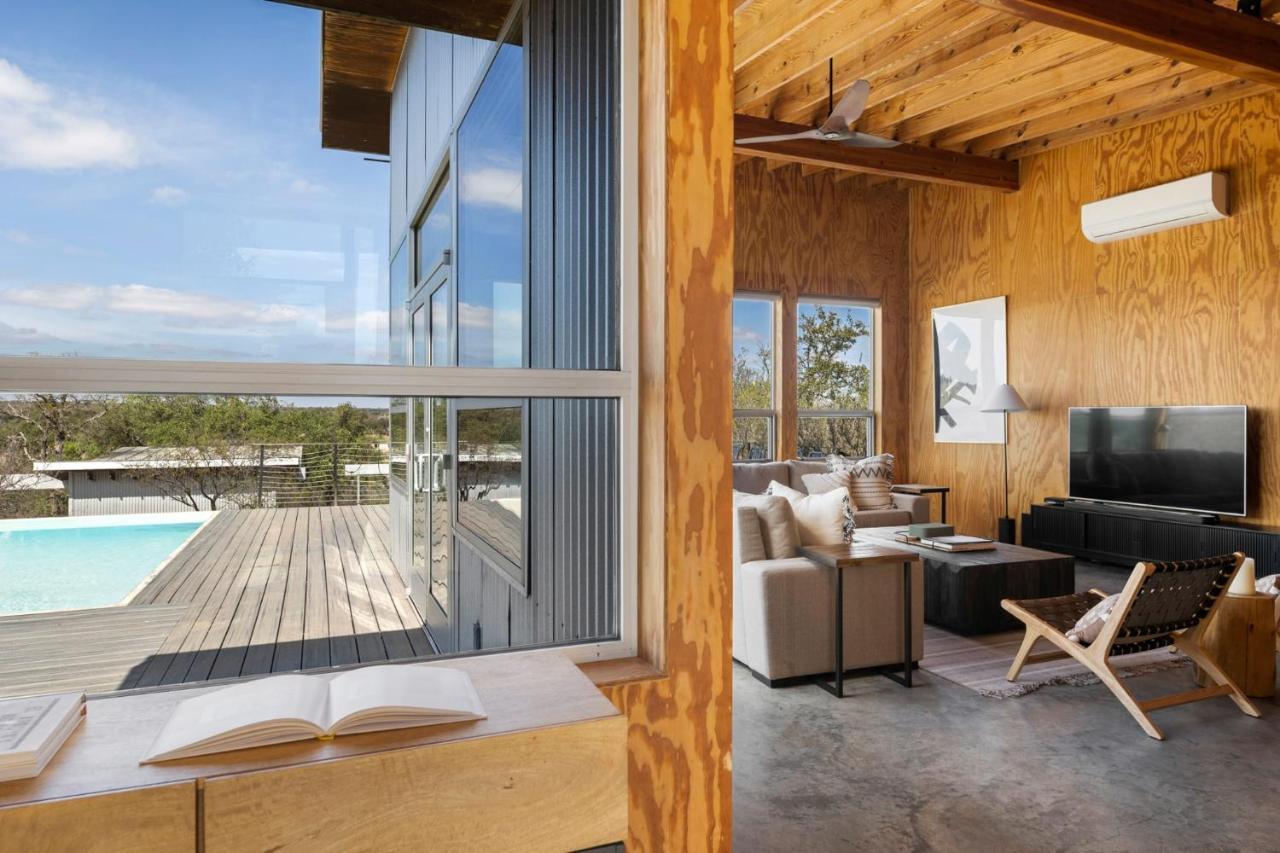 Lazo House - Riverfront With Overlooking Llano River 외부 사진
