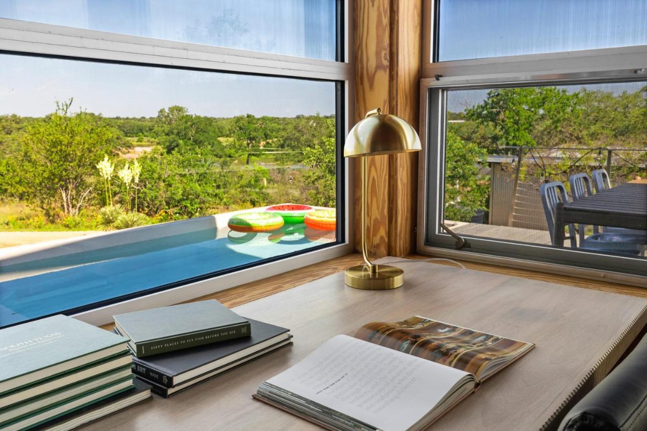 Lazo House - Riverfront With Overlooking Llano River 외부 사진