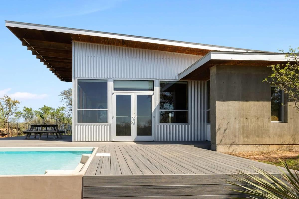 Lazo House - Riverfront With Overlooking Llano River 외부 사진