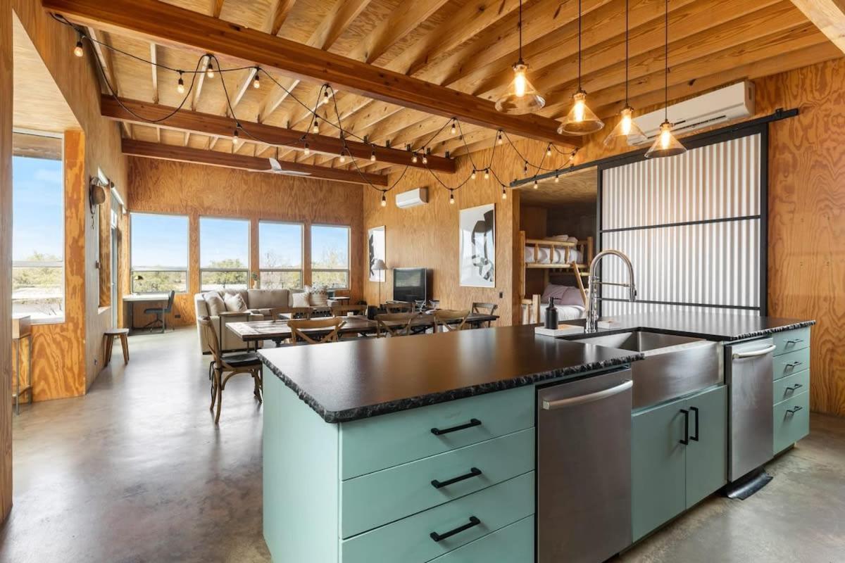 Lazo House - Riverfront With Overlooking Llano River 외부 사진