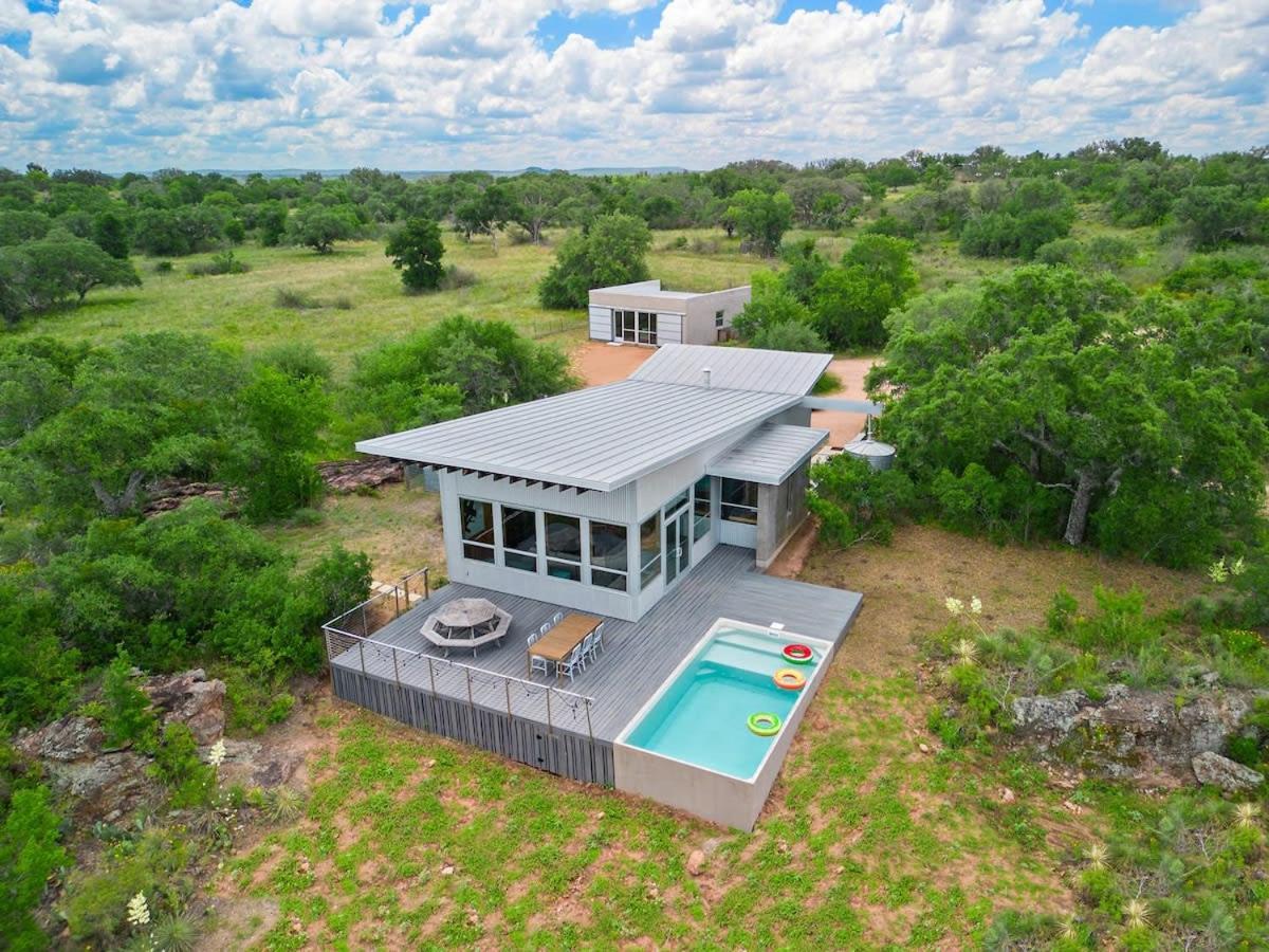 Lazo House - Riverfront With Overlooking Llano River 외부 사진