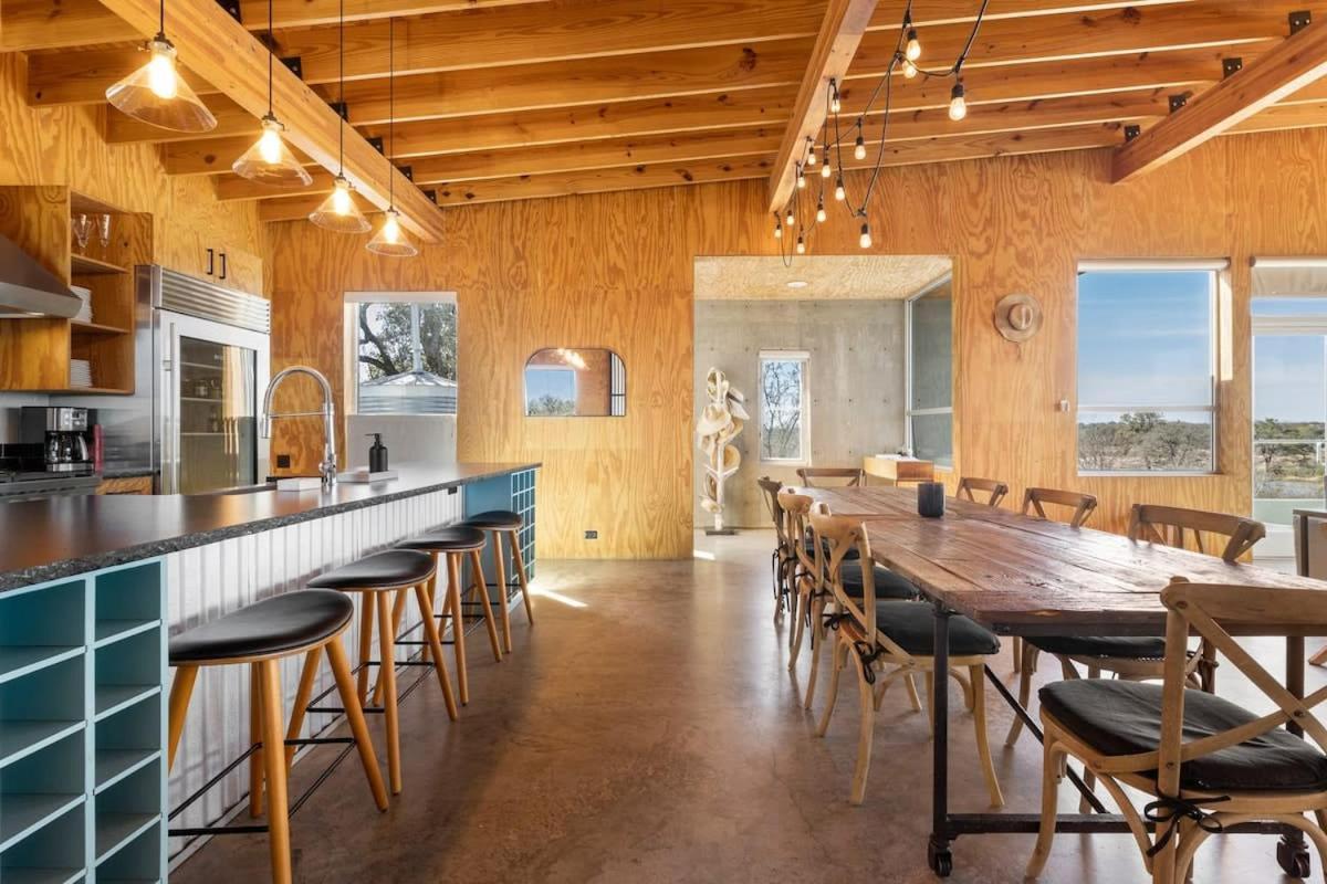 Lazo House - Riverfront With Overlooking Llano River 외부 사진