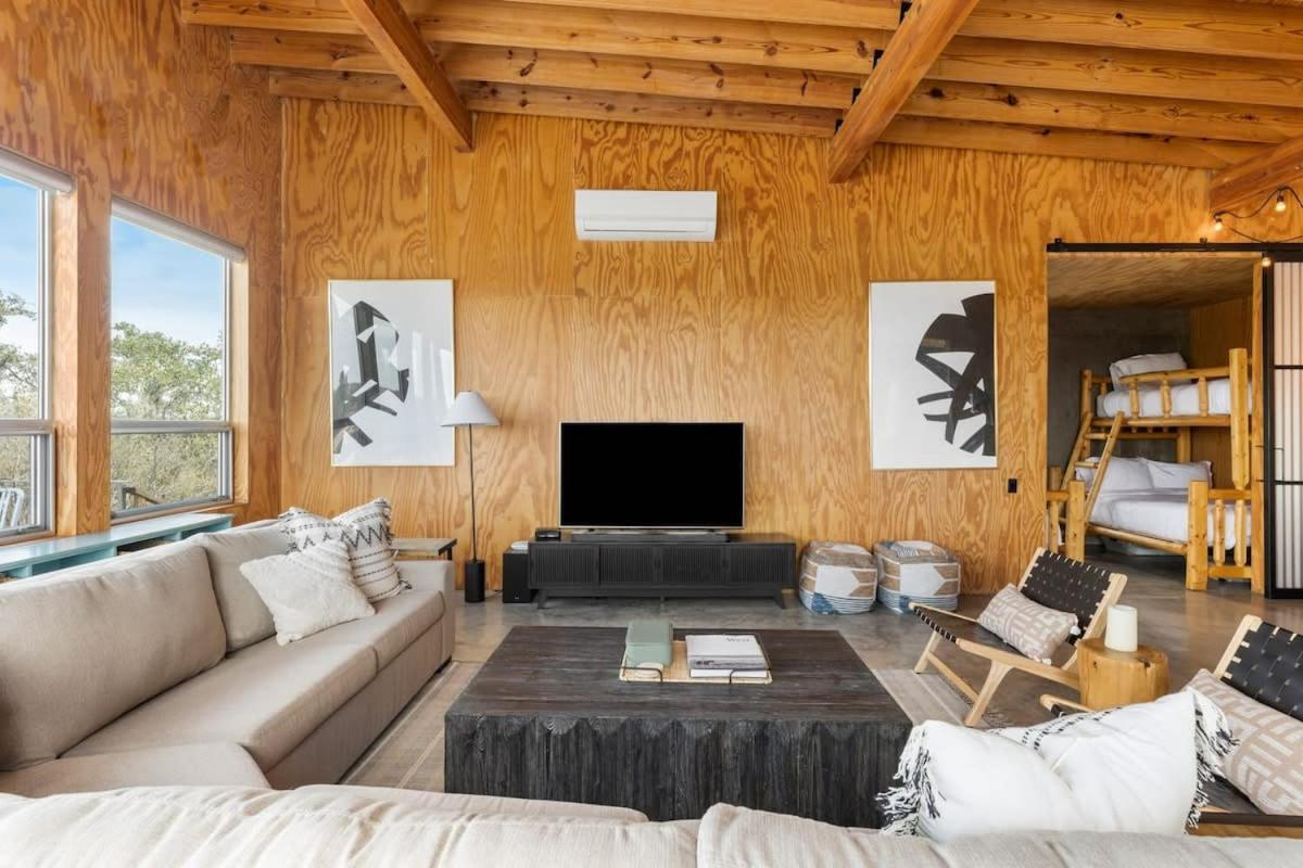 Lazo House - Riverfront With Overlooking Llano River 외부 사진