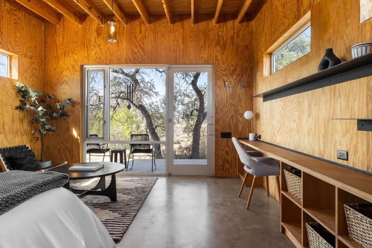 Lazo House - Riverfront With Overlooking Llano River 외부 사진